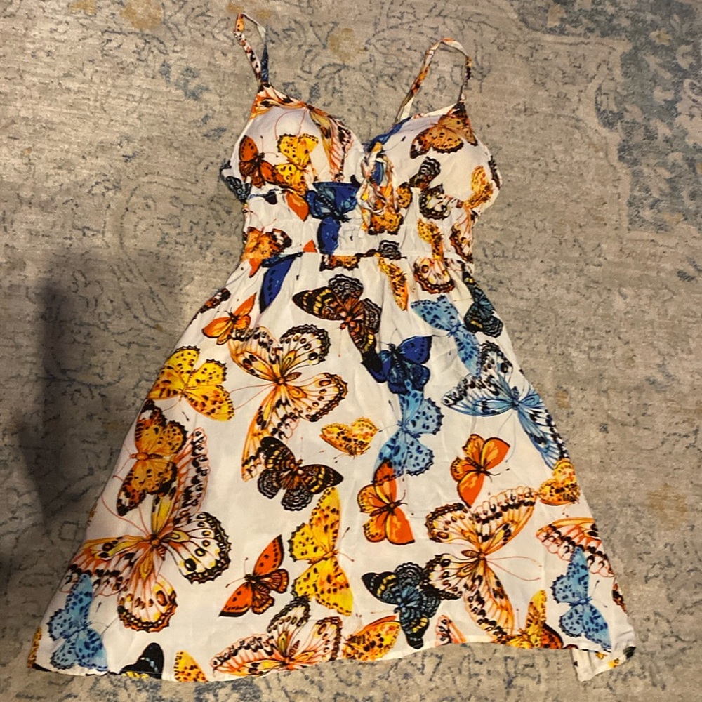 Butterfly pattern
White
Multi colored